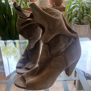 Bettye Muller suede shoes ♥️